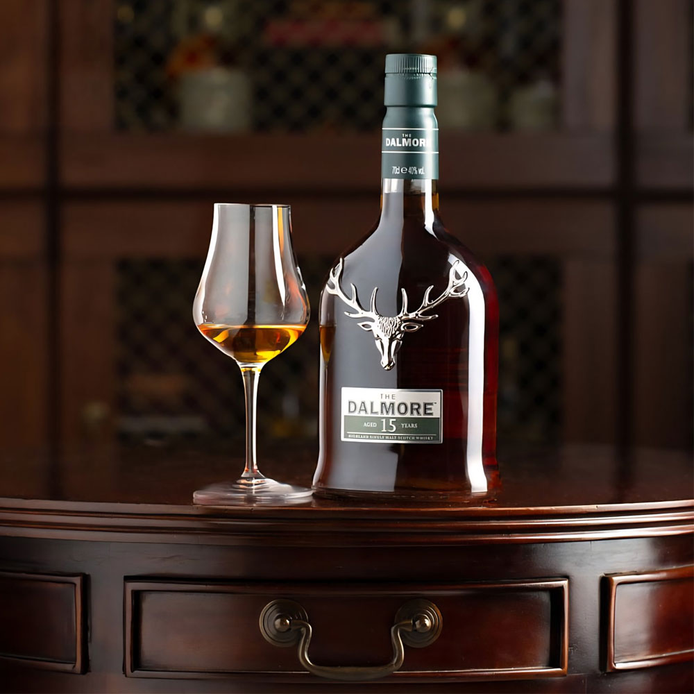 Dalmore 15 Year Old Single Malt Scotch Whisky is a premium Highland whisky, expertly crafted and matured to perfection.