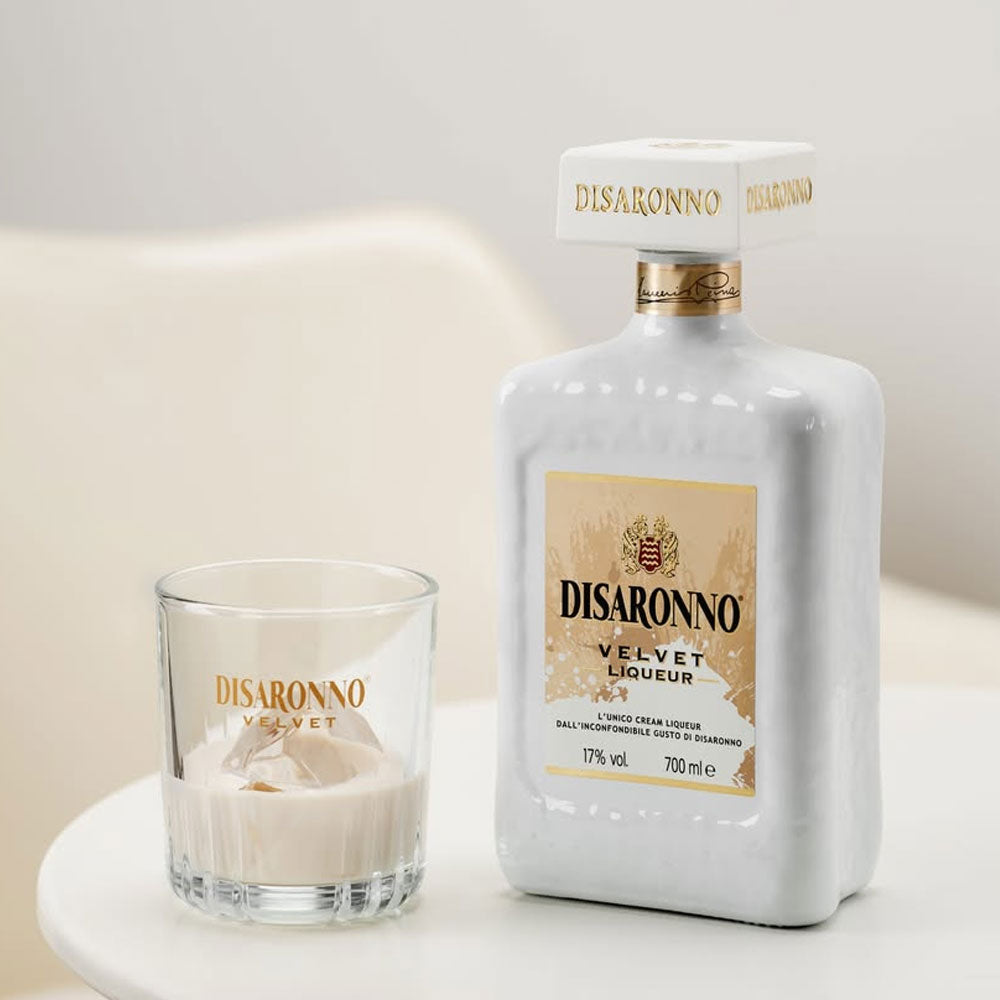Disaronno Velvet liqueur masterfully and harmoniously mixes the distinctive imprinting of Disaronno Originale with velvety notes and unexpected nuances.