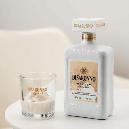 Disaronno Velvet liqueur masterfully and harmoniously mixes the distinctive imprinting of Disaronno Originale with velvety notes and unexpected nuances.