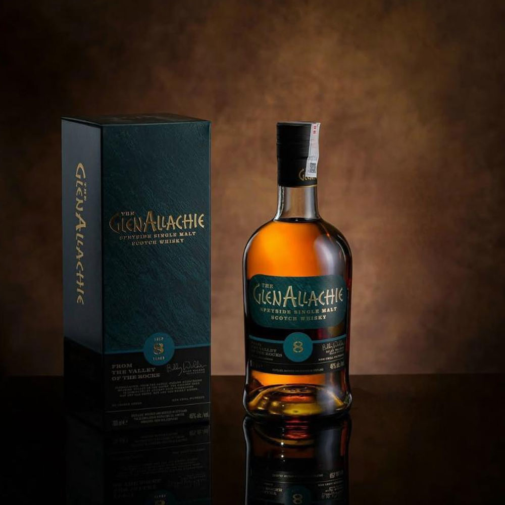 Created from a combination of Pedro Ximénez and Oloroso sherry puncheons along with a small quantity of Virgin Oak casks and red wine barriques, the resulting bronze spirit delivers sherry-matured sophistication.